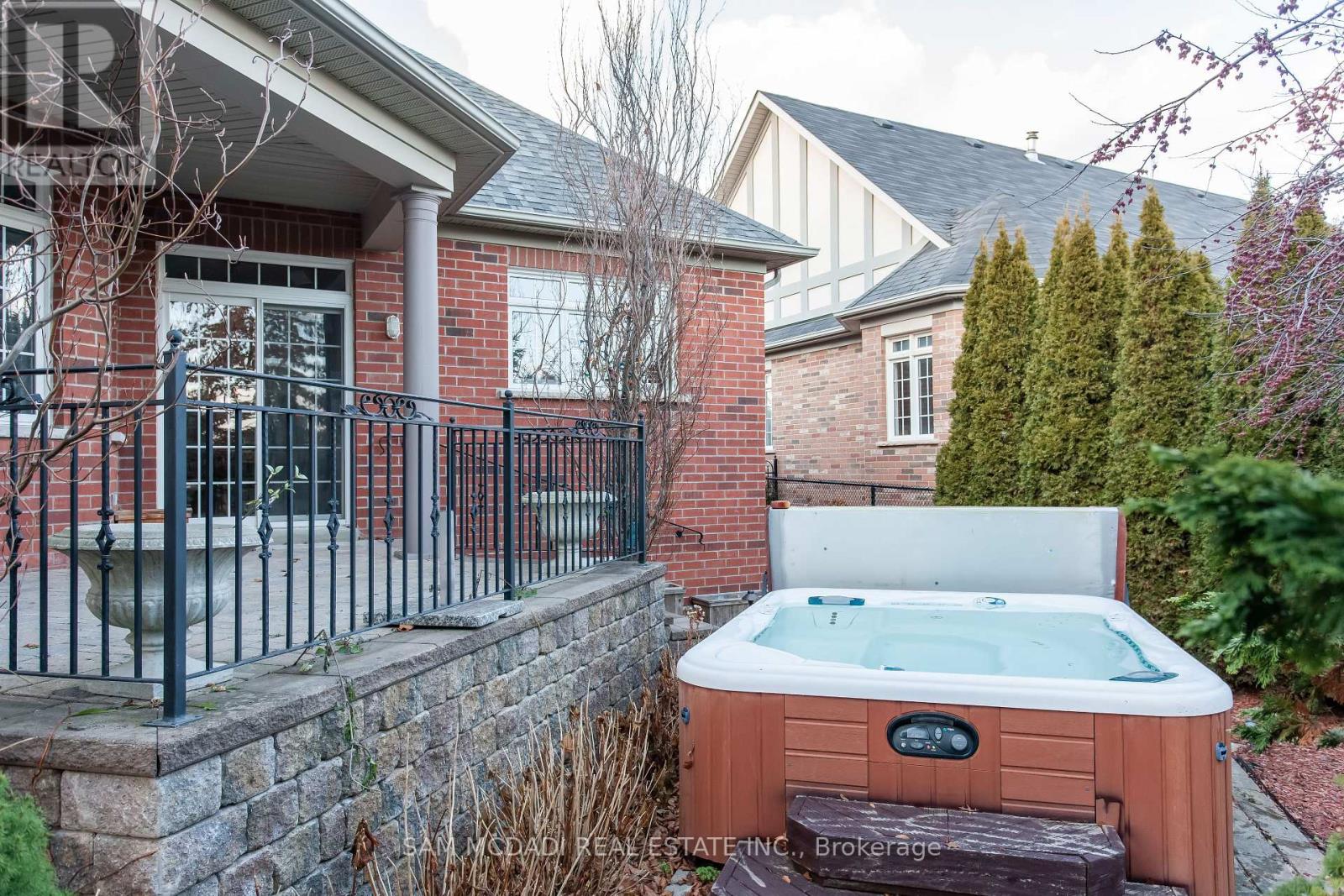 Upper - 50 Links Lane, Brampton, Ontario  L6Y 5H1 - Photo 4 - W12783614