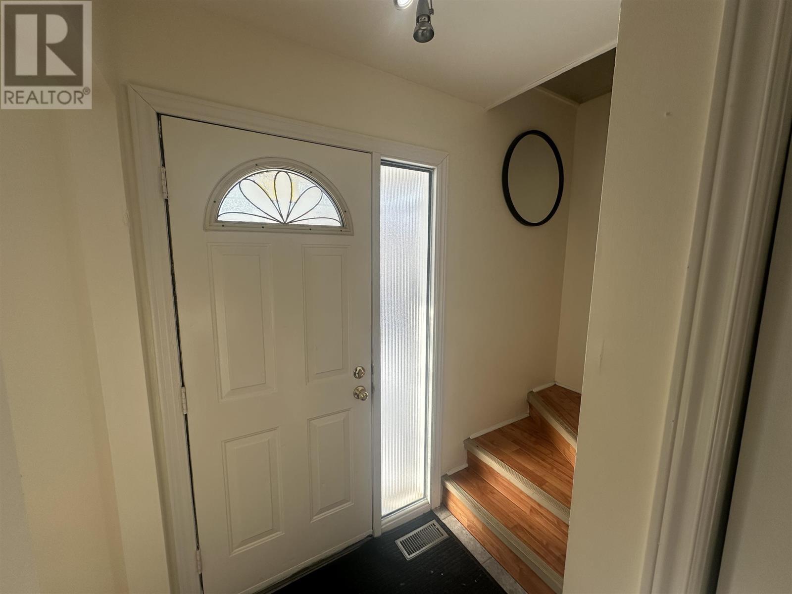 744 Pine St, Sault Ste. Marie, Ontario  P6B 3G1 - Photo 11 - SM260279