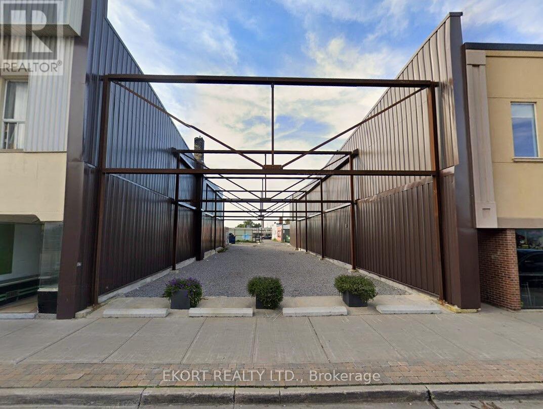 30-32 Dundas Street W, Quinte West (Trenton Ward), Ontario  K8V 3P2 - Photo 1 - X12783866