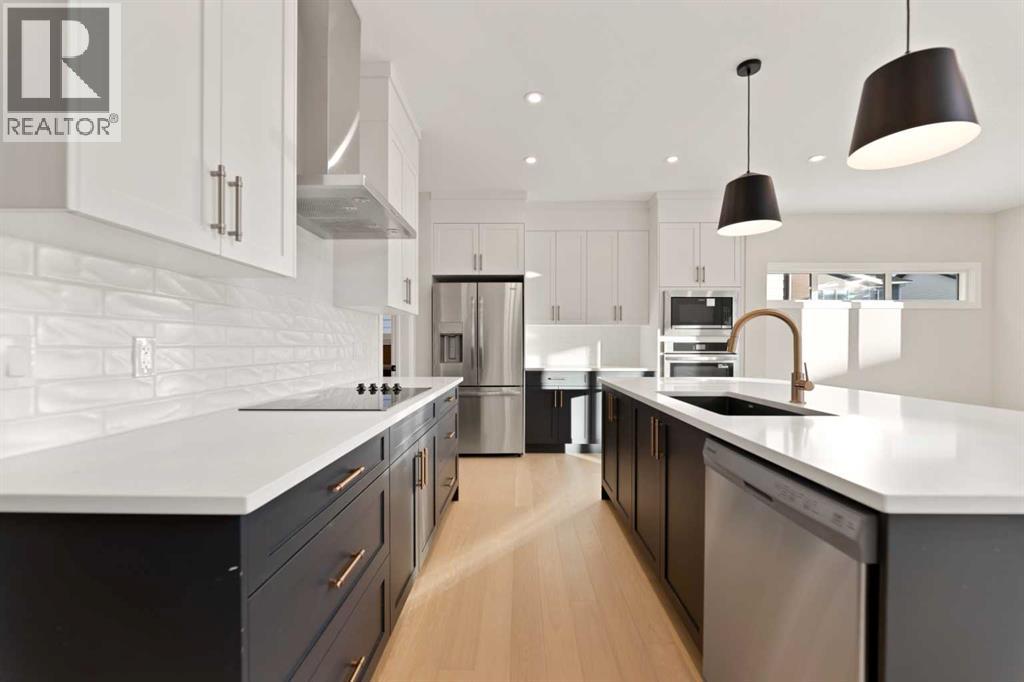 221 South Shore View, Chestermere, Alberta  T1X 2Y3 - Photo 2 - A2278133