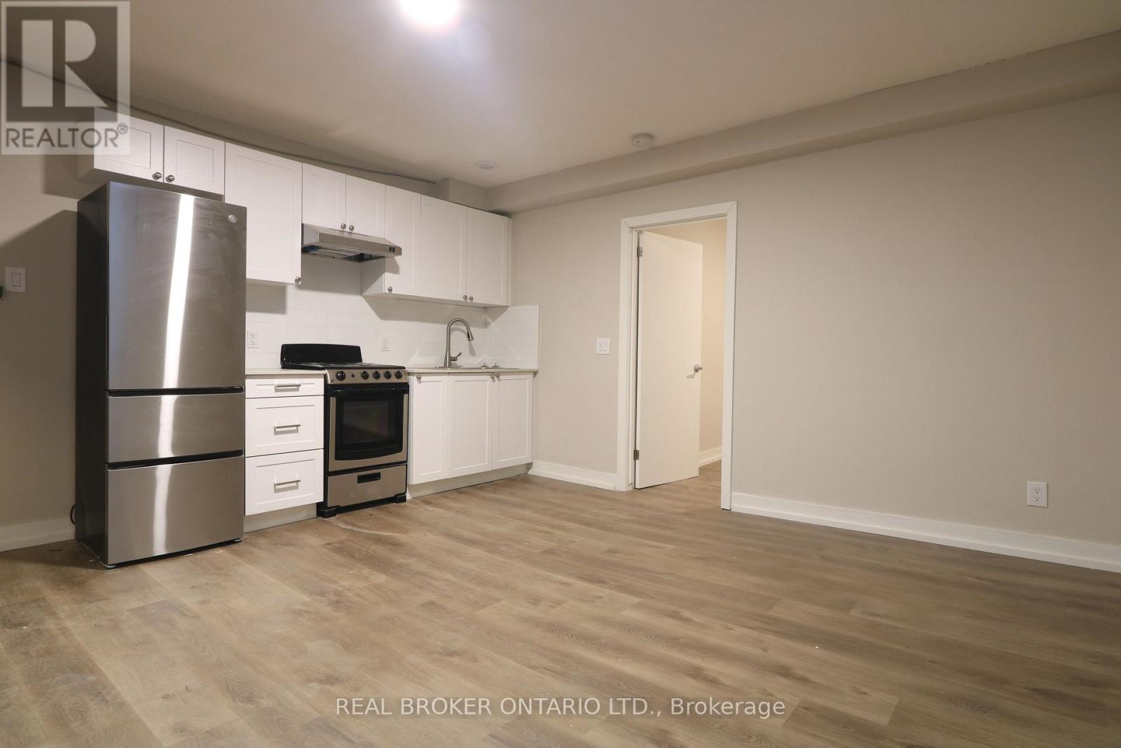 903-909 Main Street E, Hamilton, Ontario  L8M 1M6 - Photo 3 - X12783650