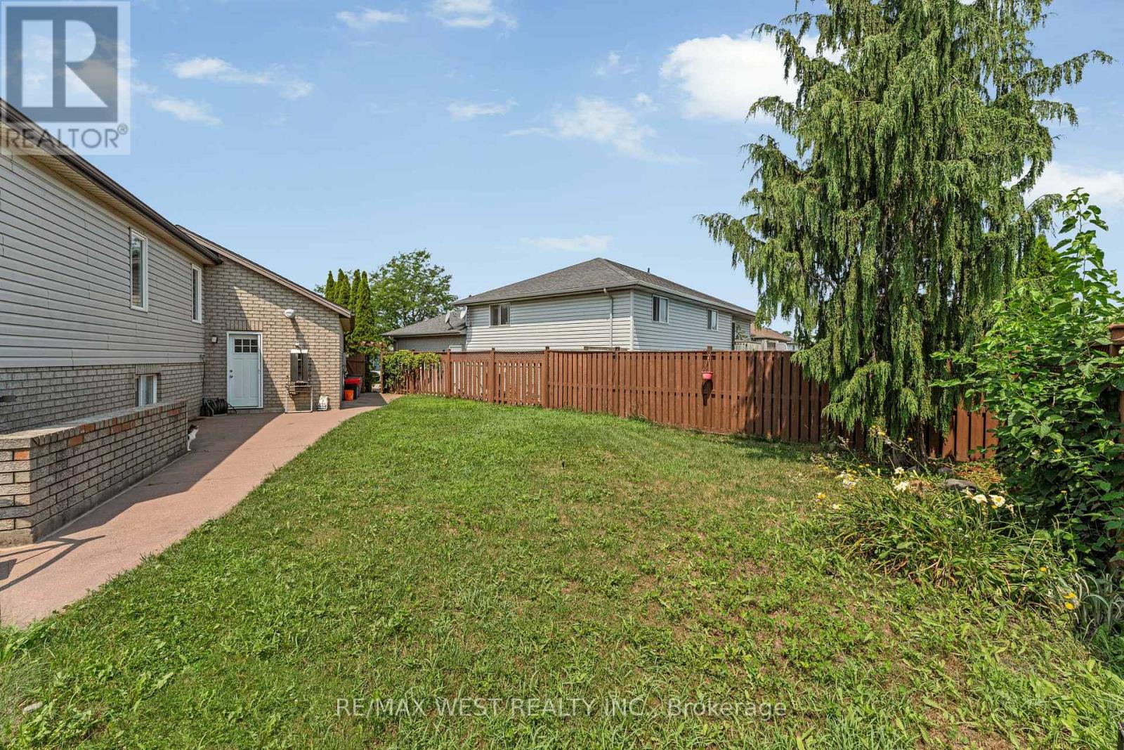 11143 Ancona Crescent, Windsor, Ontario  N8R 2K2 - Photo 10 - X12783660