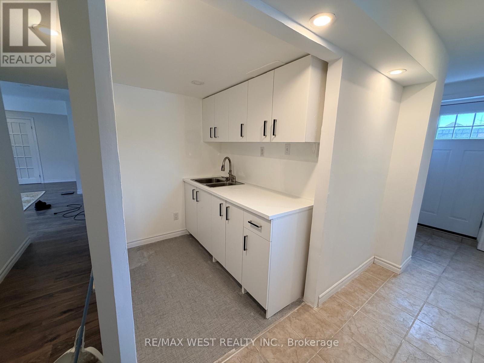 11143 Ancona Crescent, Windsor, Ontario  N8R 2K2 - Photo 38 - X12783660