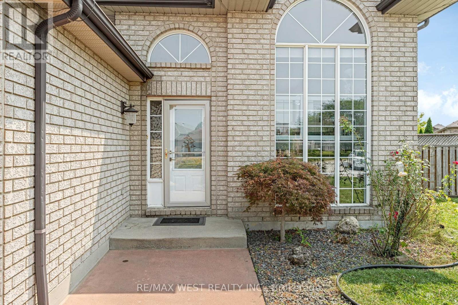 11143 Ancona Crescent, Windsor, Ontario  N8R 2K2 - Photo 5 - X12783660