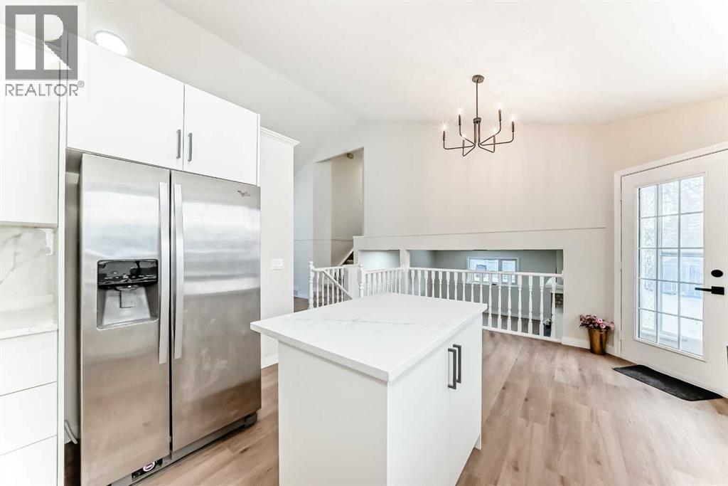 624 Shawinigan Drive Sw, Calgary, Alberta  T2Y 2H4 - Photo 9 - A2283533