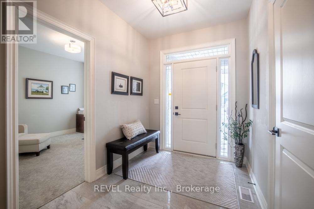 94 Julia Drive, Welland (Coyle Creek), Ontario  L3C 0E7 - Photo 3 - X12783842