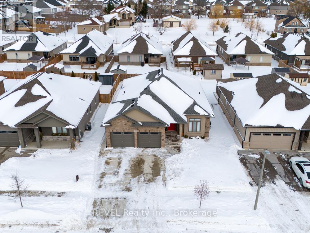 94 Julia Drive, Welland (Coyle Creek), Ontario  L3C 0E7 - Photo 37 - X12783842