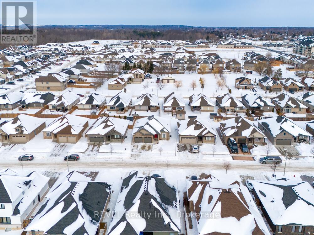 94 Julia Drive, Welland (Coyle Creek), Ontario  L3C 0E7 - Photo 38 - X12783842