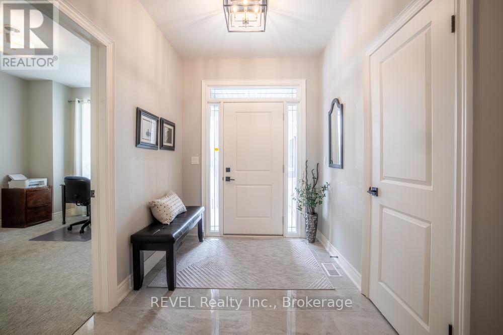 94 Julia Drive, Welland (Coyle Creek), Ontario  L3C 0E7 - Photo 4 - X12783842