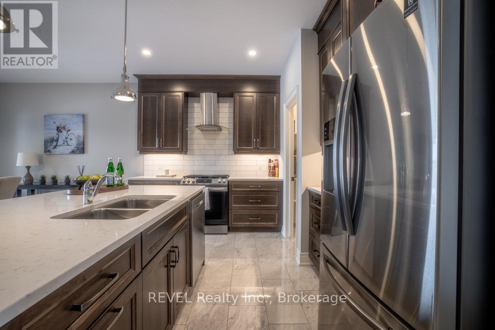 94 Julia Drive, Welland (Coyle Creek), Ontario  L3C 0E7 - Photo 8 - X12783842