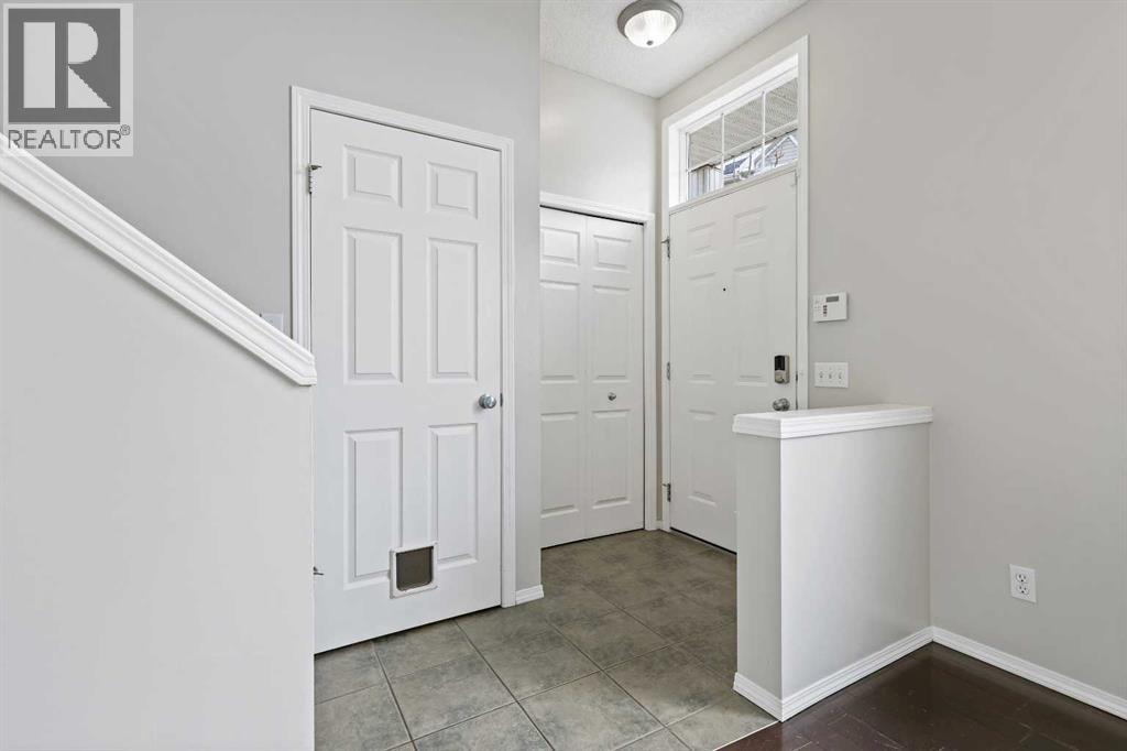 64 Elgin Gardens Se, Calgary, Alberta  T2Z 4T4 - Photo 6 - A2274282