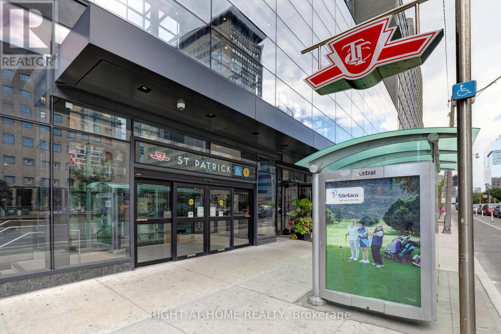 4416 - 488 University Avenue, Toronto, Ontario  M5G 0C1 - Photo 2 - C12783834