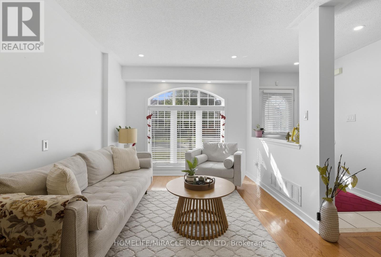 12 Robert Attersley Drive E, Whitby, Ontario  L1R 3E3 - Photo 4 - E12783708