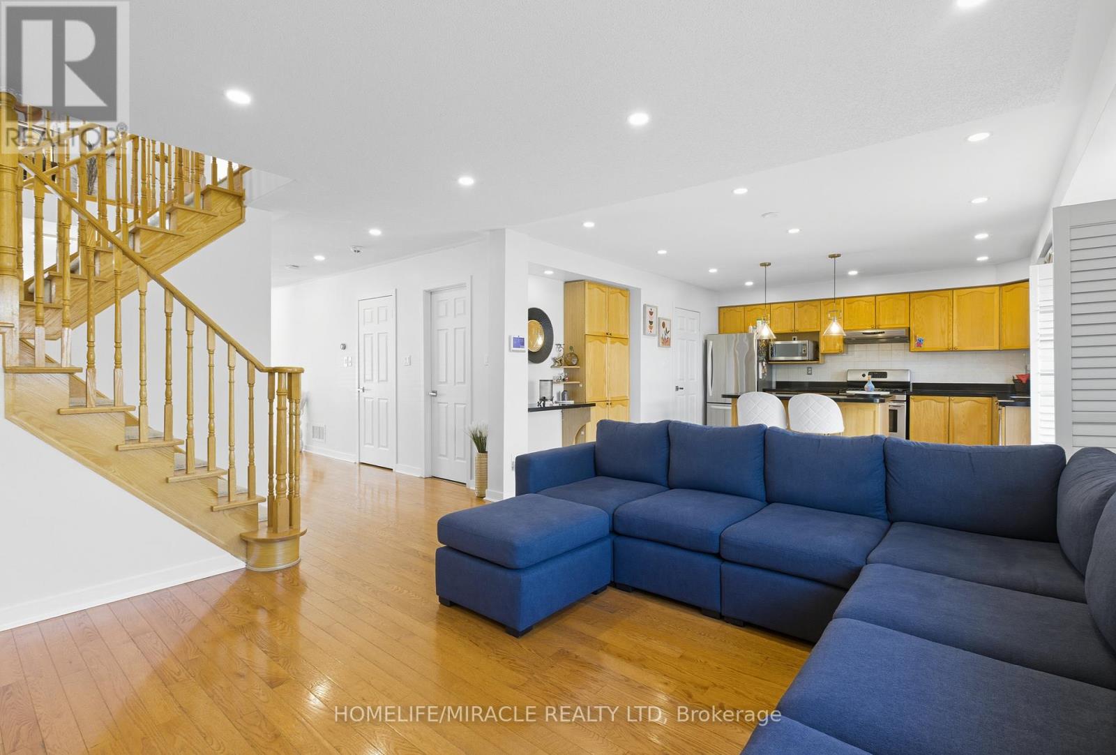 12 Robert Attersley Drive E, Whitby, Ontario  L1R 3E3 - Photo 6 - E12783708