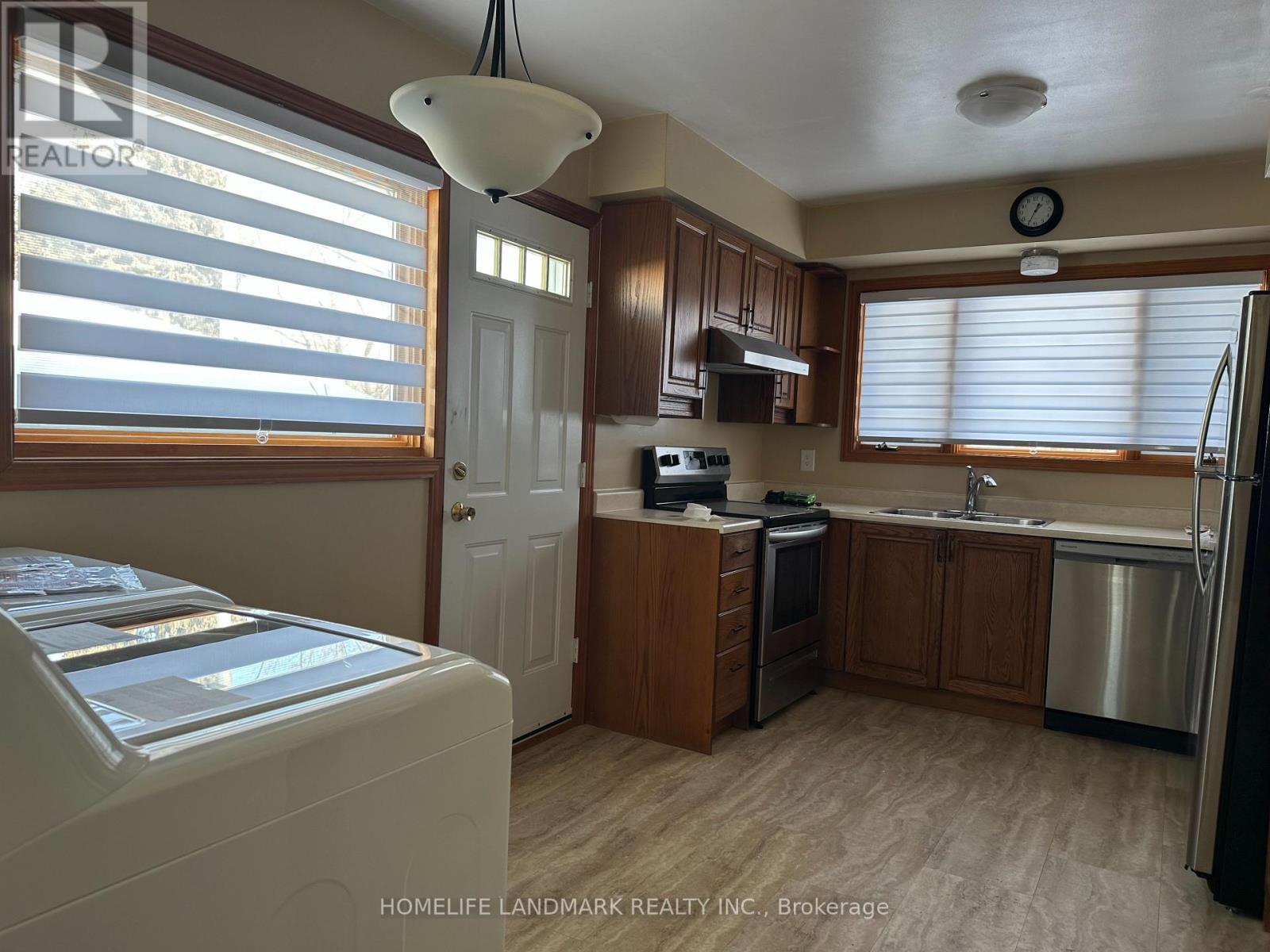 28 Landfair Crescent, Toronto, Ontario  M1J 3A7 - Photo 2 - E12783888