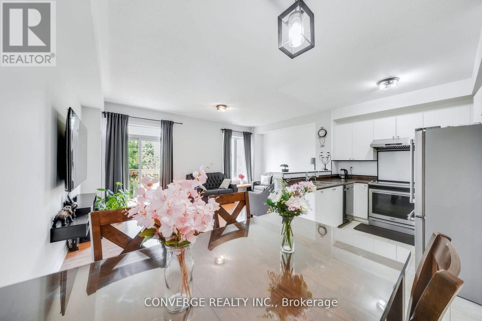 72 Greenwood Drive, Essa (Angus), Ontario  L0M 1B5 - Photo 5 - N12783852