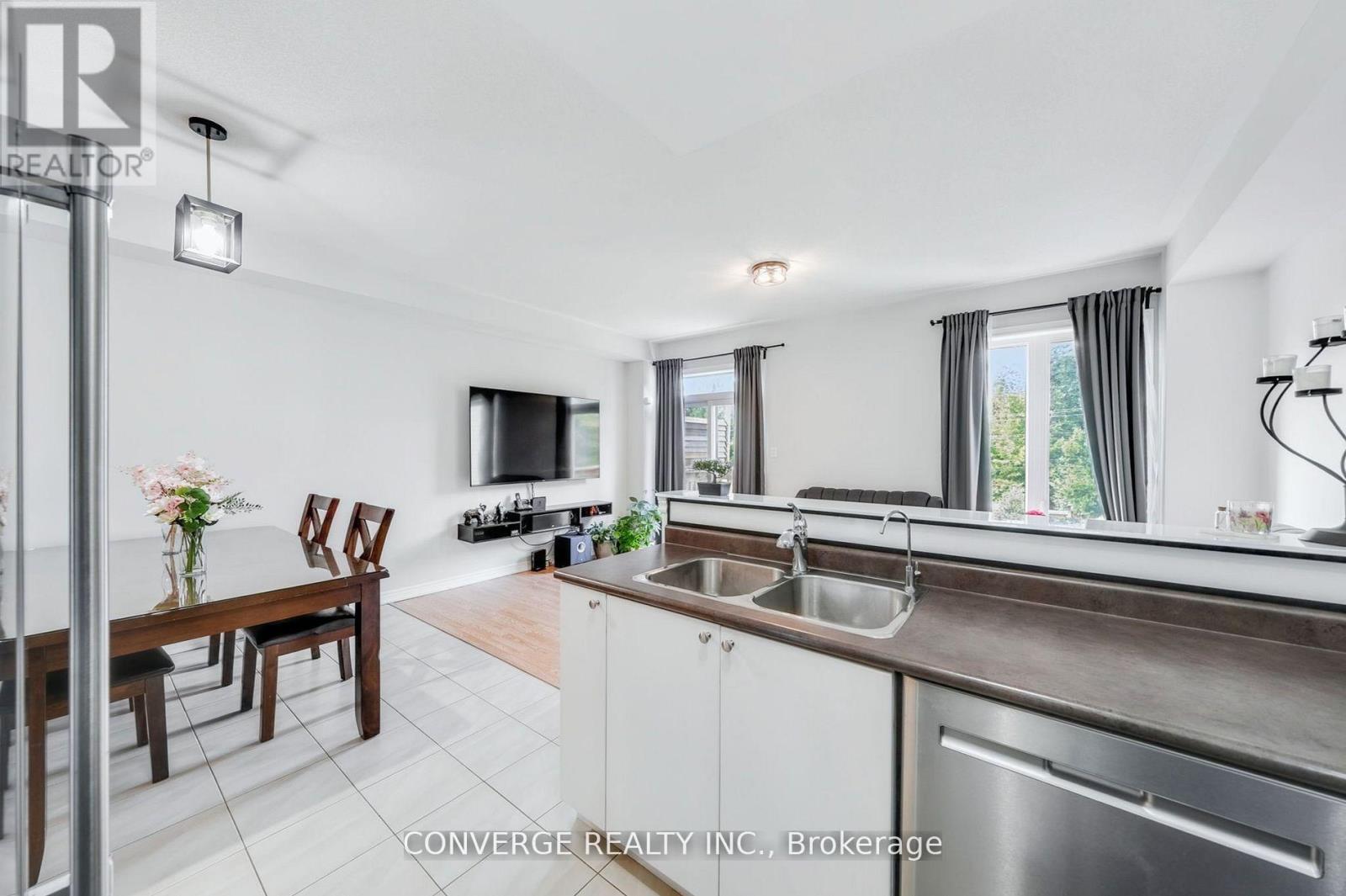 72 Greenwood Drive, Essa (Angus), Ontario  L0M 1B5 - Photo 7 - N12783852