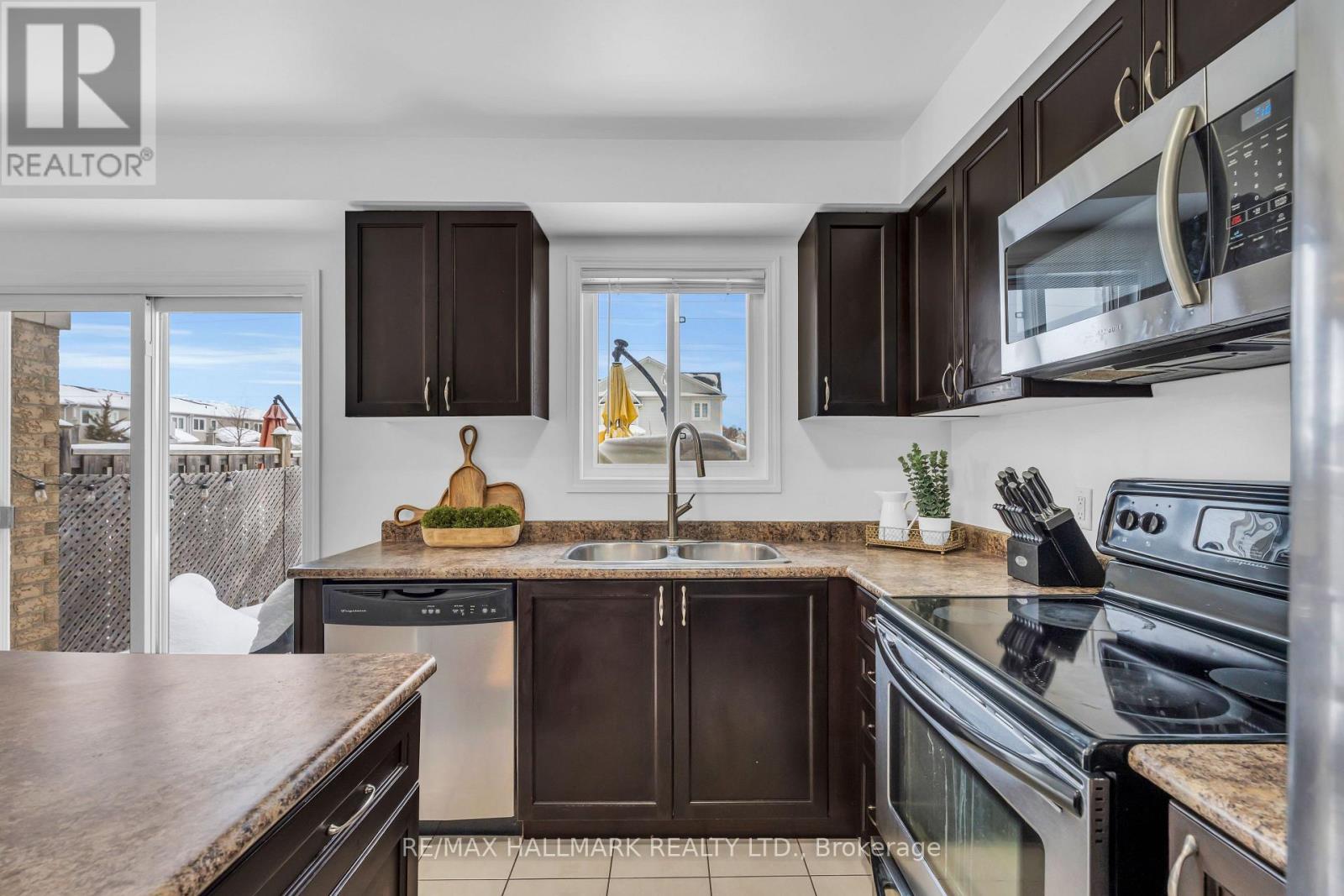 77 Commonwealth Road, Barrie (Innis-Shore), Ontario  L4M 0C9 - Photo 22 - S12783750