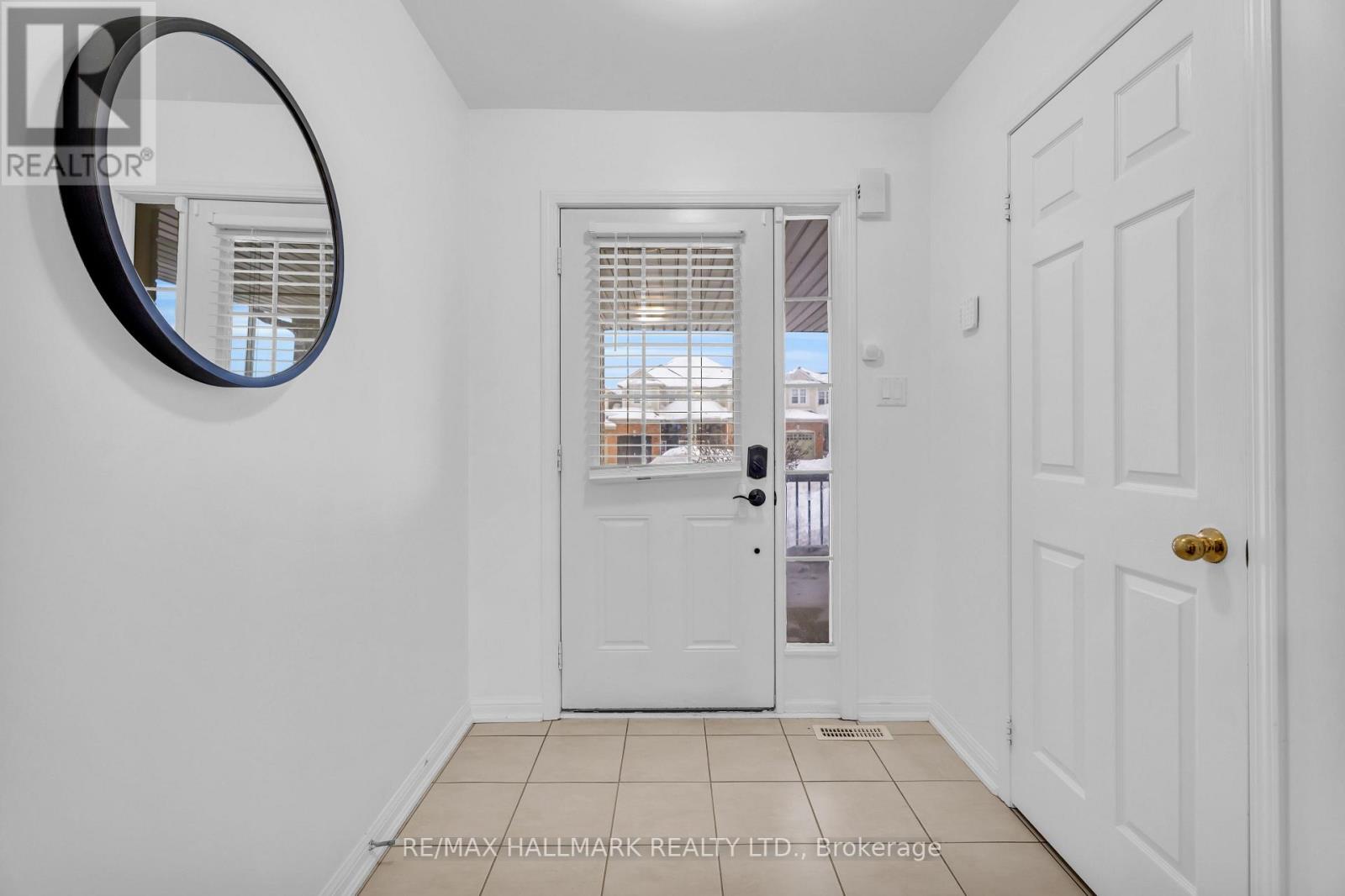 77 Commonwealth Road, Barrie (Innis-Shore), Ontario  L4M 0C9 - Photo 6 - S12783750