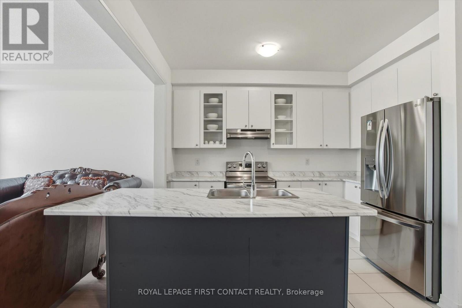 69 Kirkwood Way, Barrie, Ontario  L9J 0K7 - Photo 3 - S12783874