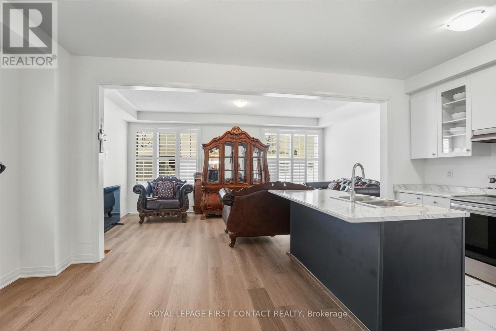 69 Kirkwood Way, Barrie, Ontario  L9J 0K7 - Photo 7 - S12783874