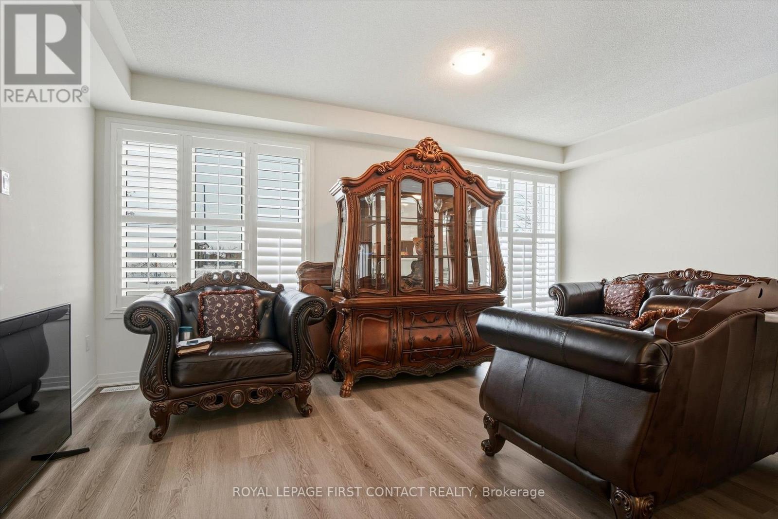 69 Kirkwood Way, Barrie, Ontario  L9J 0K7 - Photo 8 - S12783874