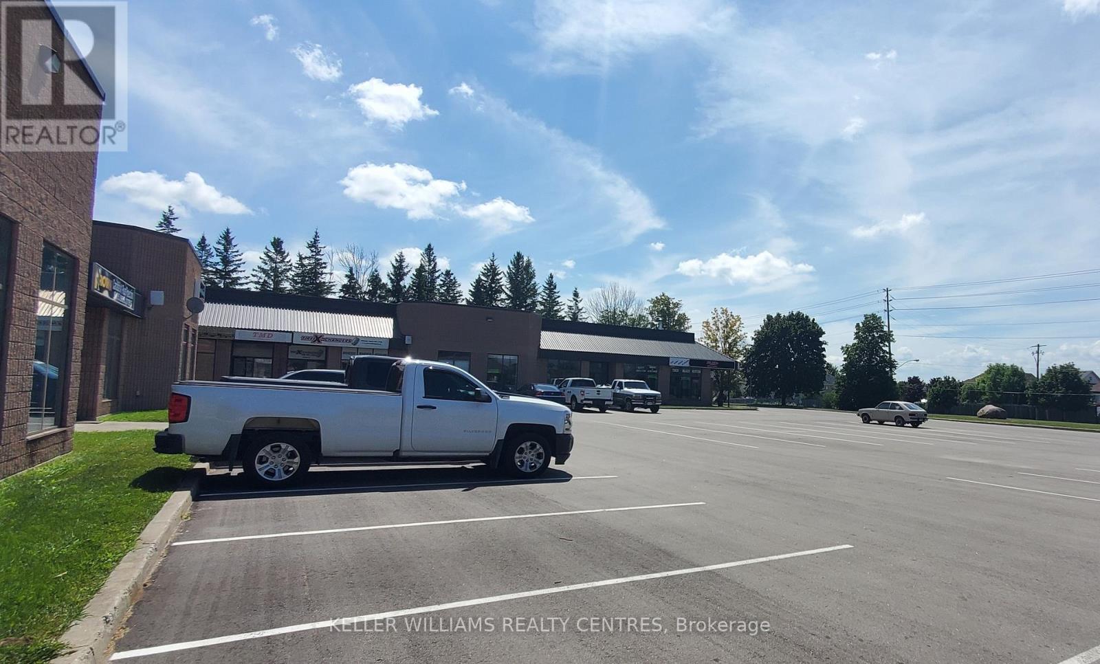 6 - 24707 Woodbine Avenue, Georgina, Ontario  L4P 3E9 - Photo 4 - N12485775