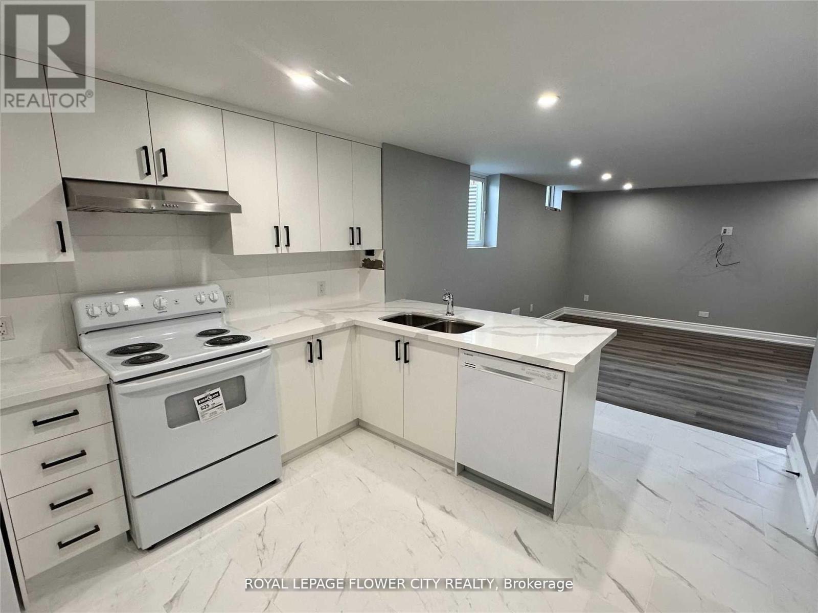 41 Paisley Green Avenue, Caledon, Ontario  L7C 3R9 - Photo 11 - W12783694