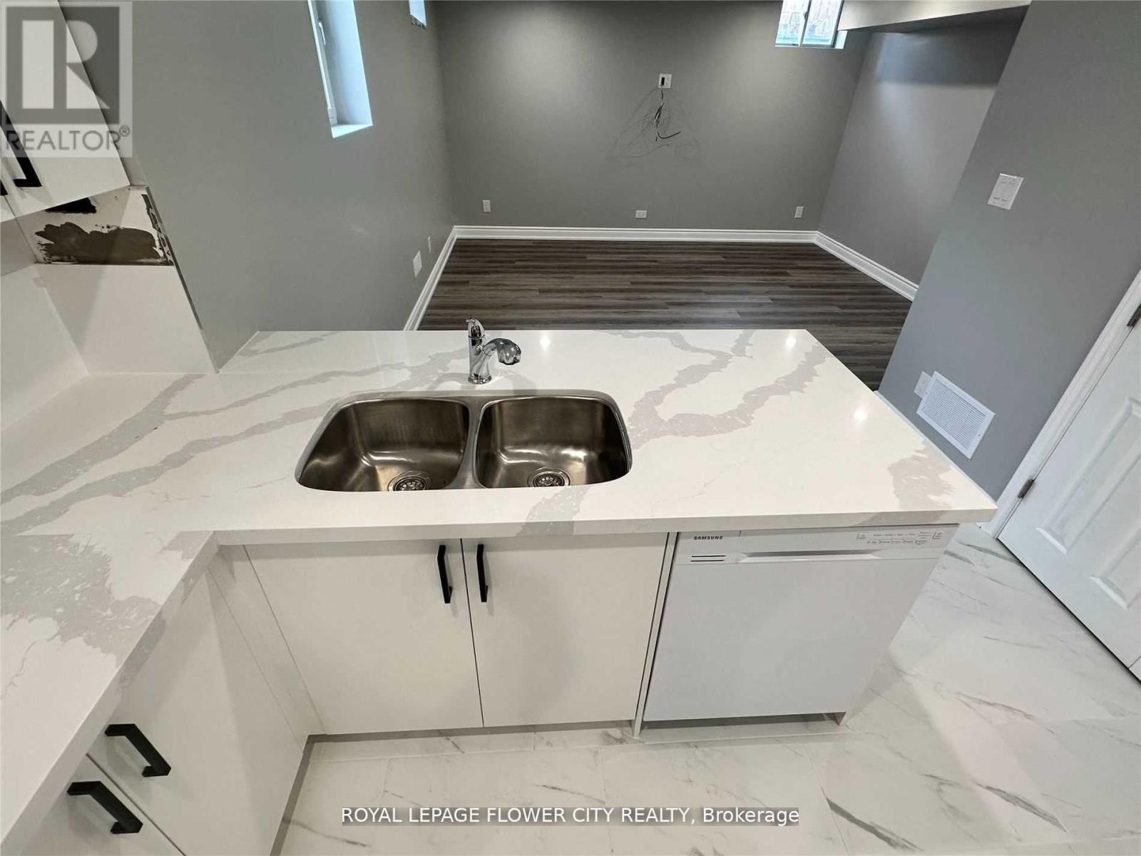 41 Paisley Green Avenue, Caledon, Ontario  L7C 3R9 - Photo 12 - W12783694