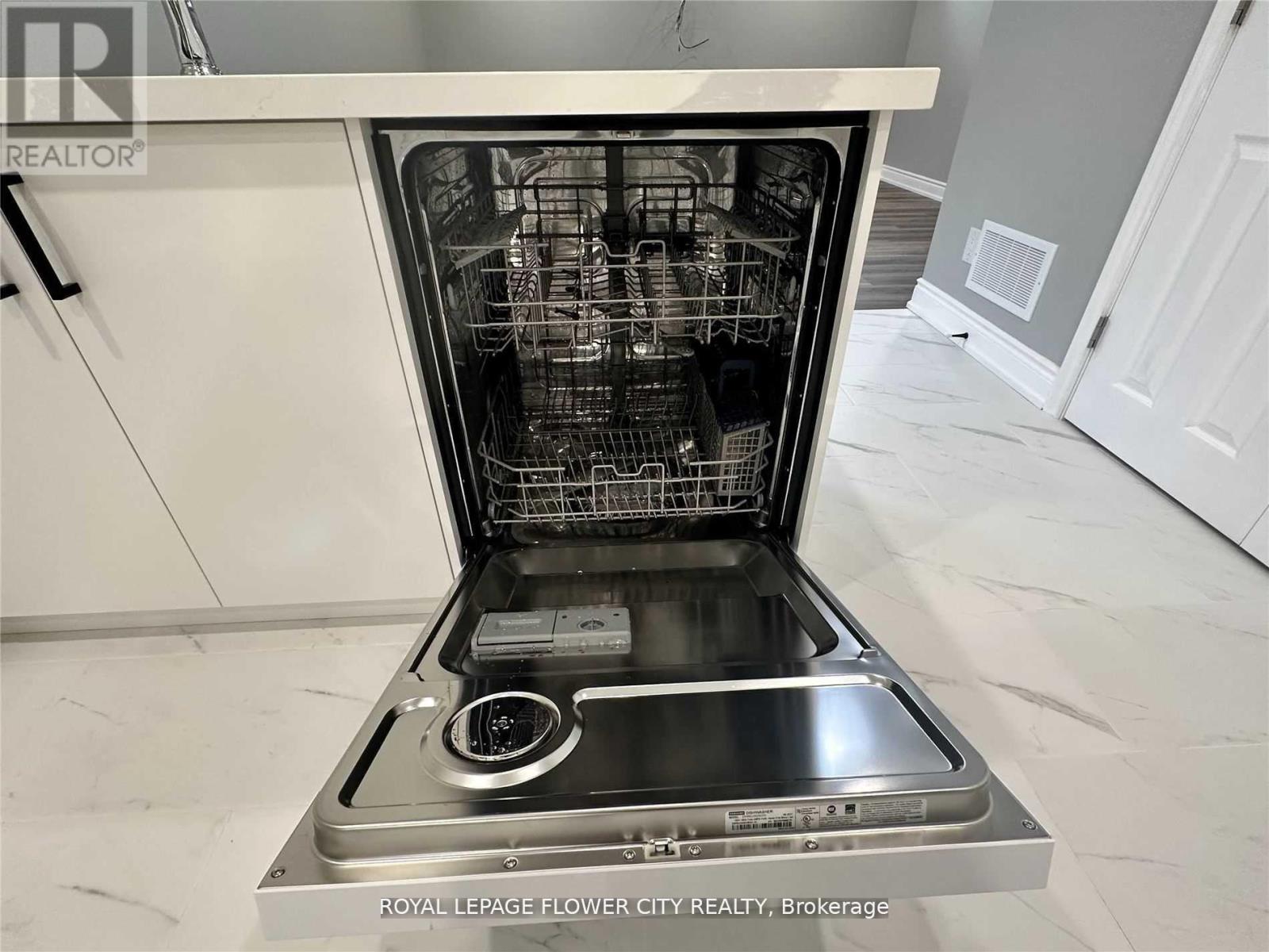 41 Paisley Green Avenue, Caledon, Ontario  L7C 3R9 - Photo 23 - W12783694