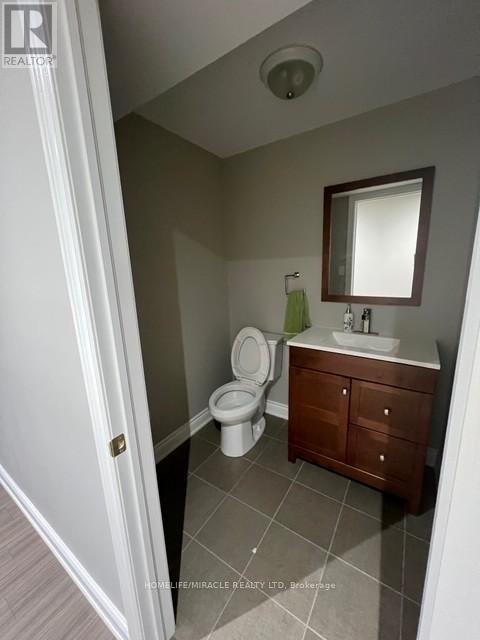 5 Leagrove Street, Brampton (Fletcher's Meadow), Ontario  L7A 1P2 - Photo 10 - W12783696