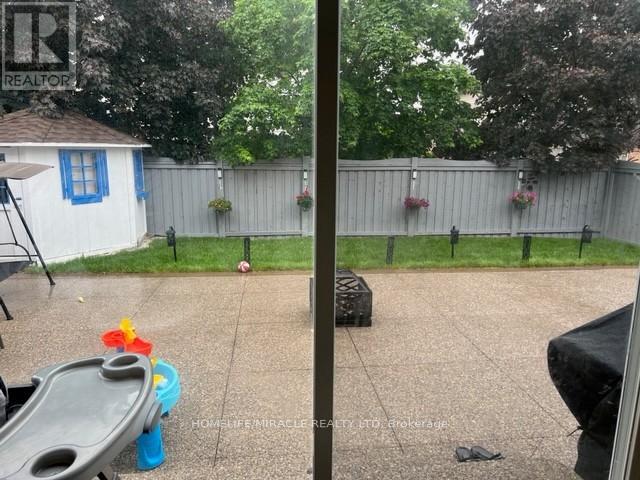 5 Leagrove Street, Brampton (Fletcher's Meadow), Ontario  L7A 1P2 - Photo 15 - W12783696