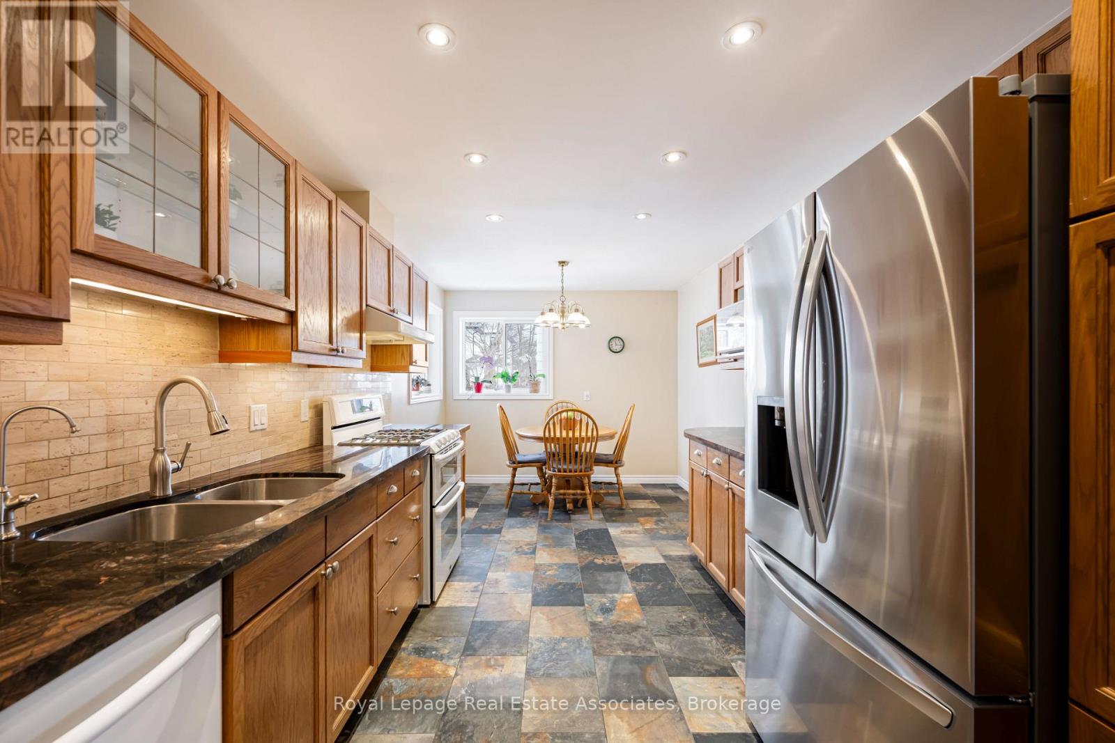 1221 Wood Place, Oakville, Ontario  L6L 2R4 - Photo 11 - W12783702