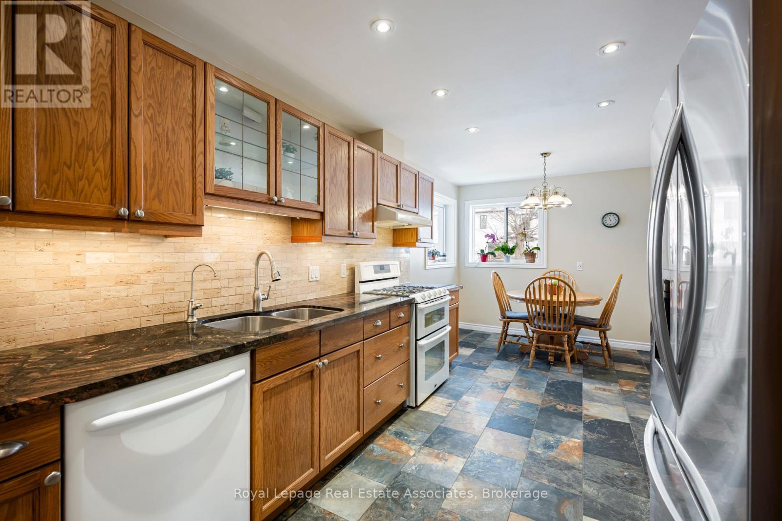 1221 Wood Place, Oakville, Ontario  L6L 2R4 - Photo 12 - W12783702