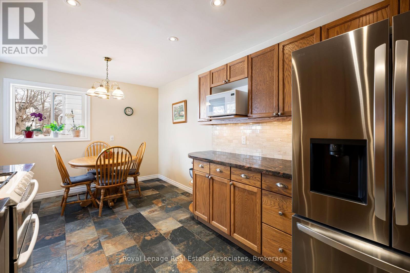 1221 Wood Place, Oakville, Ontario  L6L 2R4 - Photo 13 - W12783702