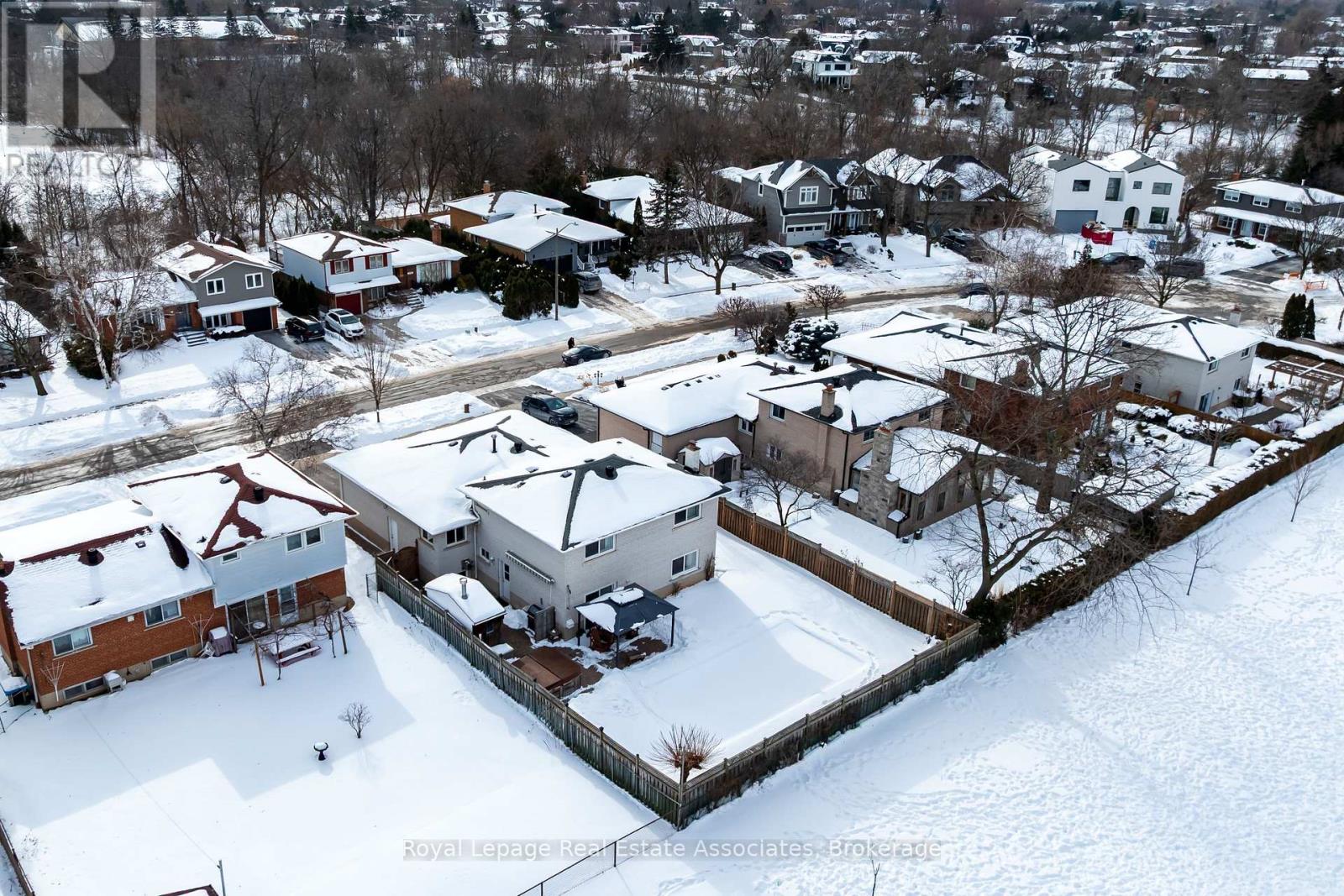 1221 Wood Place, Oakville, Ontario  L6L 2R4 - Photo 2 - W12783702