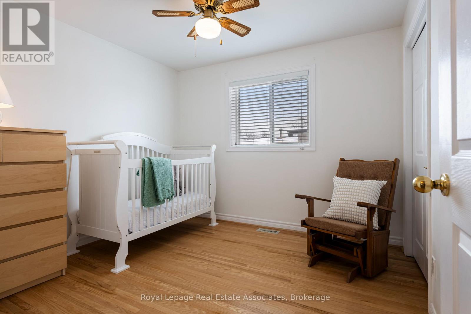 1221 Wood Place, Oakville, Ontario  L6L 2R4 - Photo 21 - W12783702