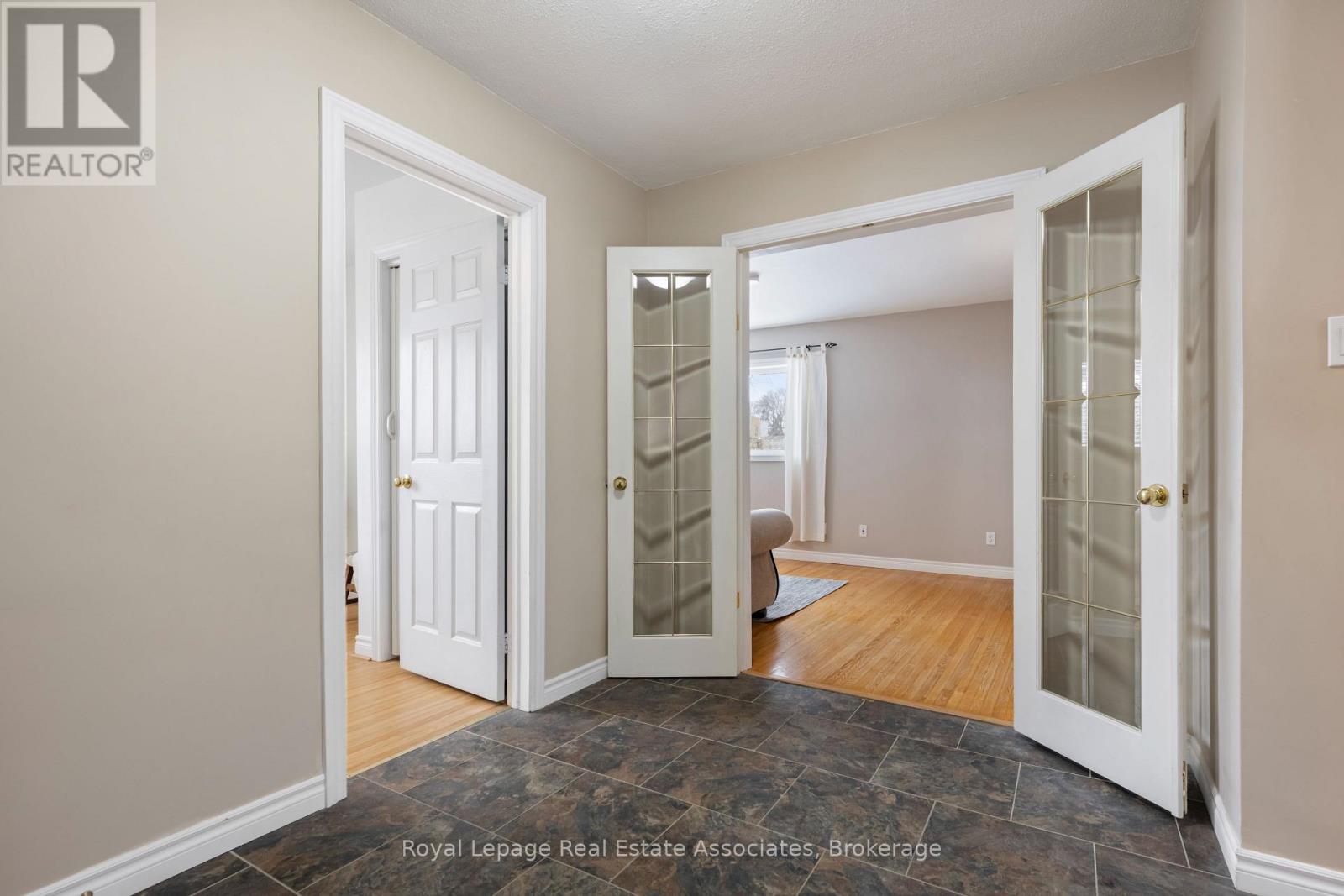 1221 Wood Place, Oakville, Ontario  L6L 2R4 - Photo 28 - W12783702