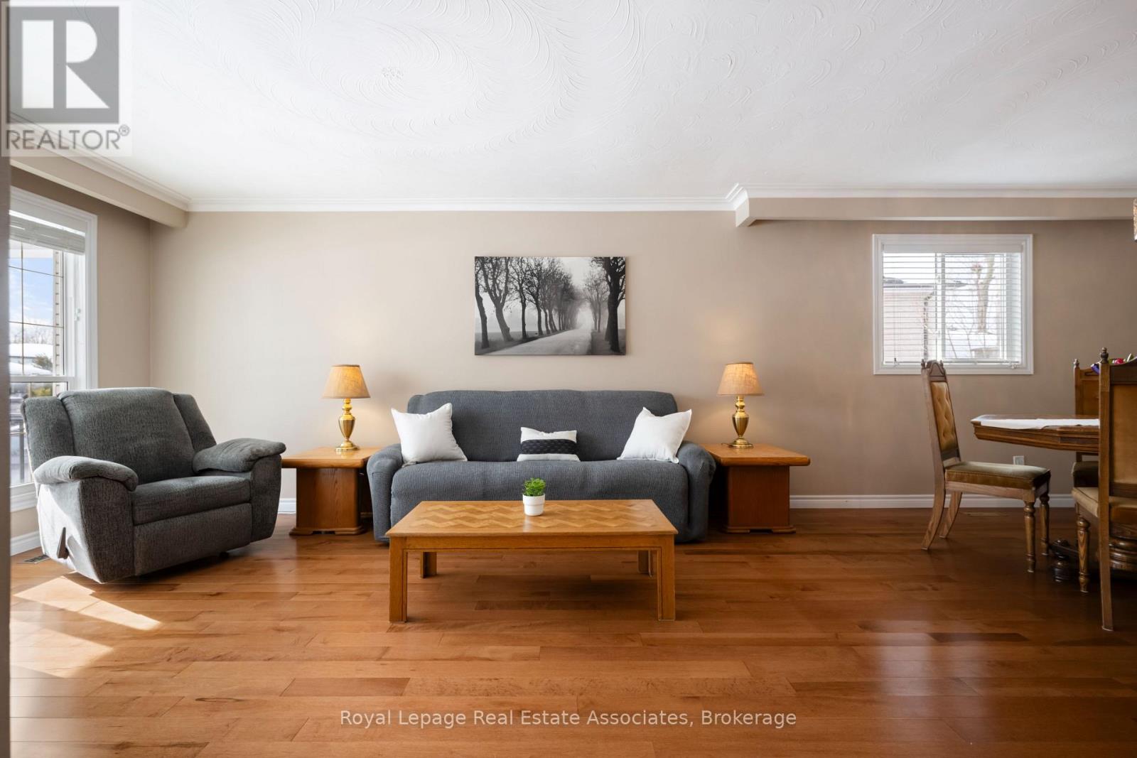 1221 Wood Place, Oakville, Ontario  L6L 2R4 - Photo 6 - W12783702