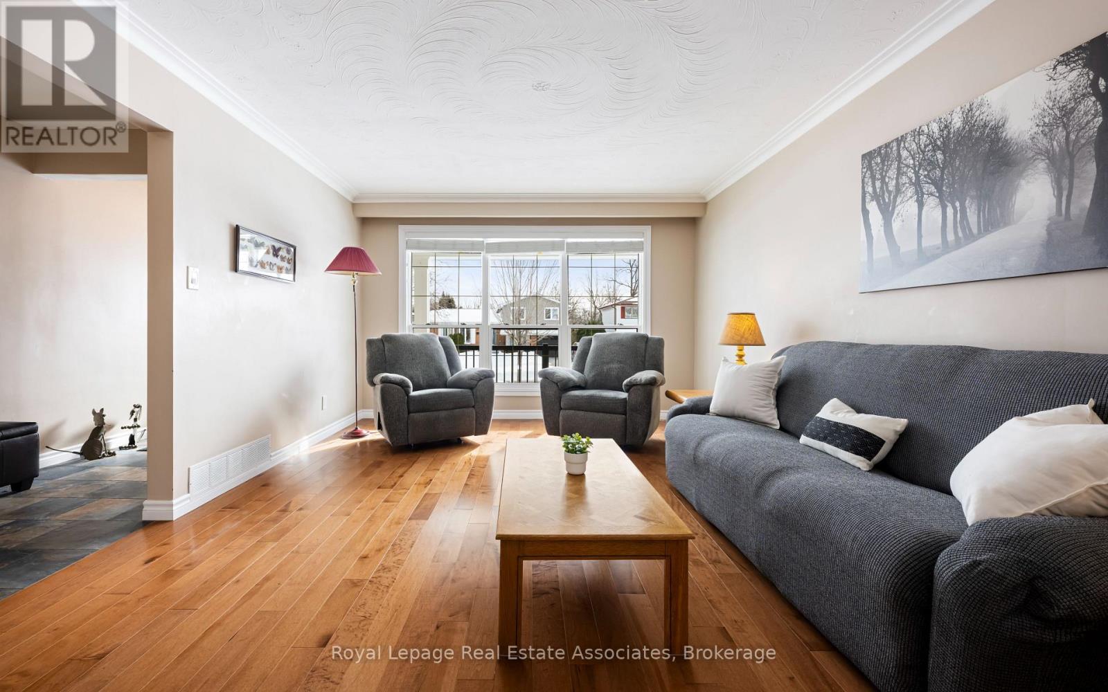 1221 Wood Place, Oakville, Ontario  L6L 2R4 - Photo 7 - W12783702