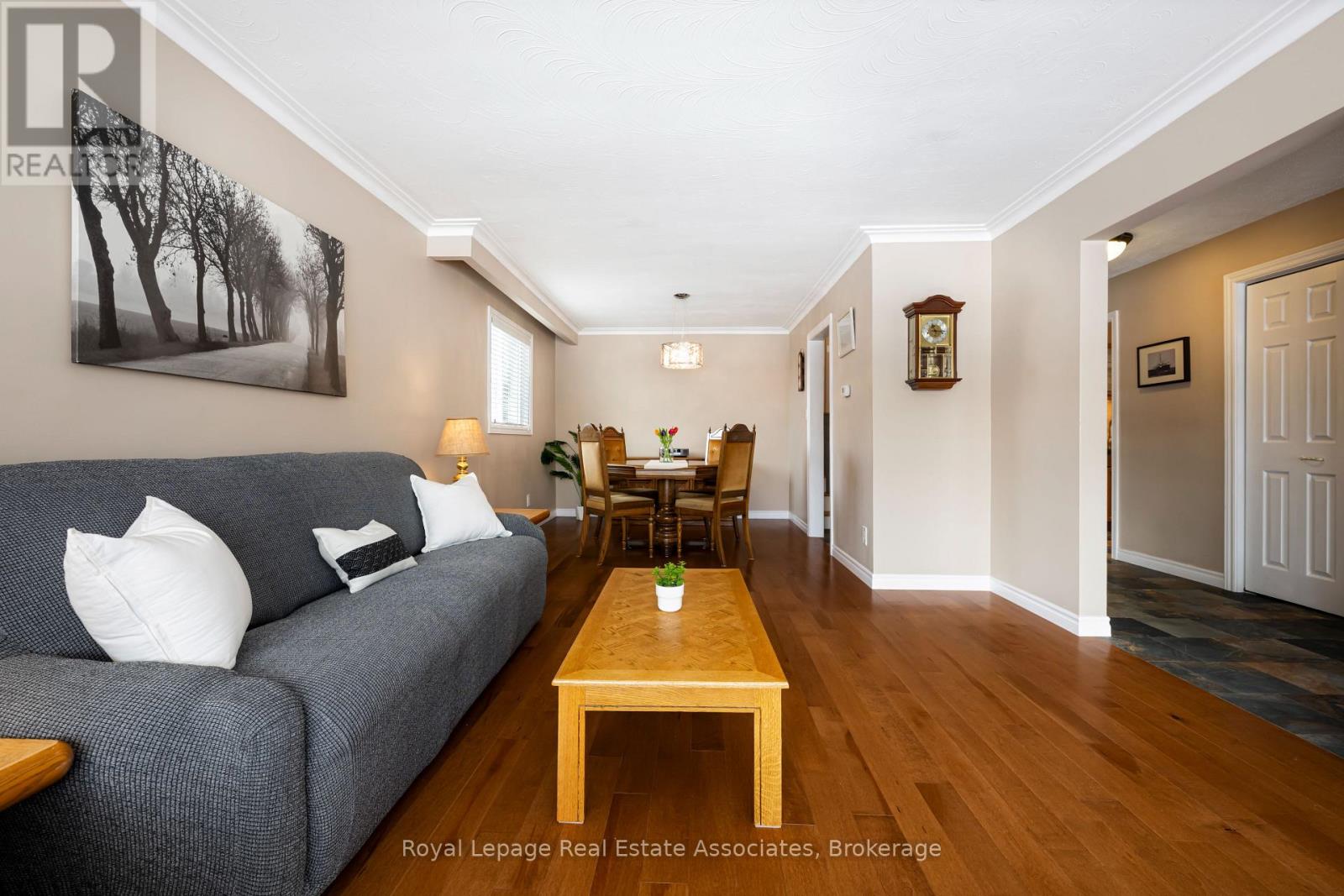 1221 Wood Place, Oakville, Ontario  L6L 2R4 - Photo 8 - W12783702