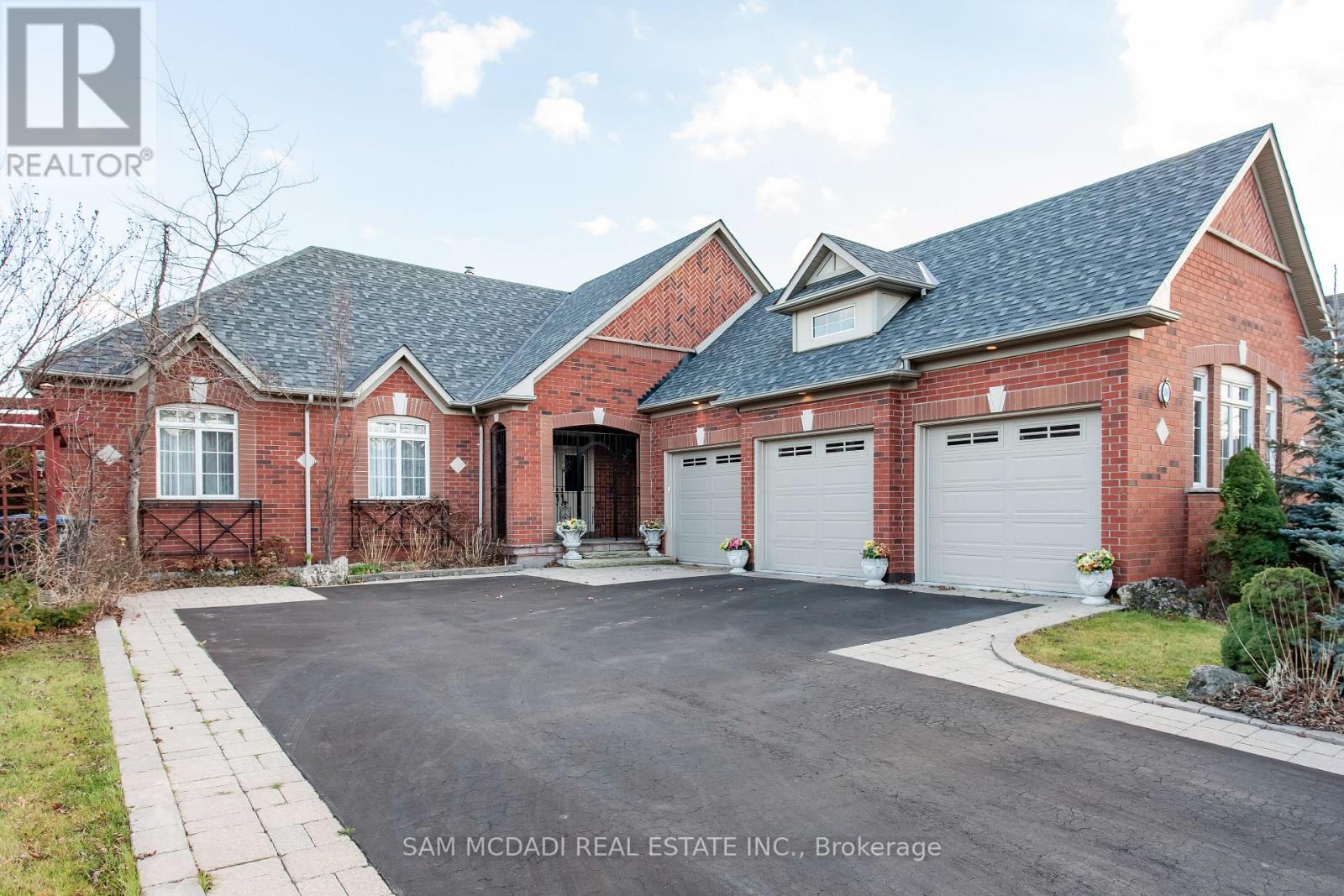 50 Links Lane, Brampton (Credit Valley), Ontario  L6Y 5H1 - Photo 1 - W12783730