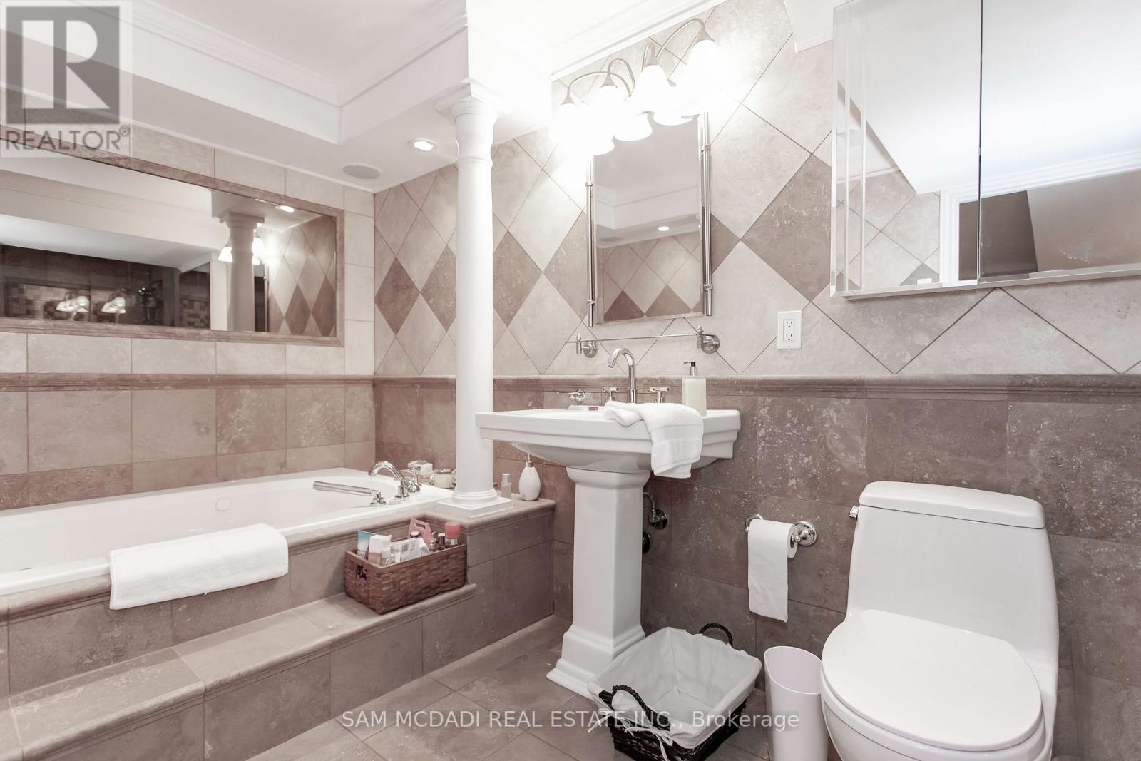 50 Links Lane, Brampton (Credit Valley), Ontario  L6Y 5H1 - Photo 34 - W12783730