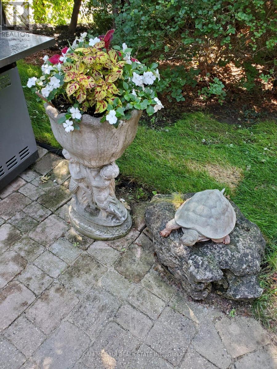 50 Links Lane, Brampton (Credit Valley), Ontario  L6Y 5H1 - Photo 38 - W12783730