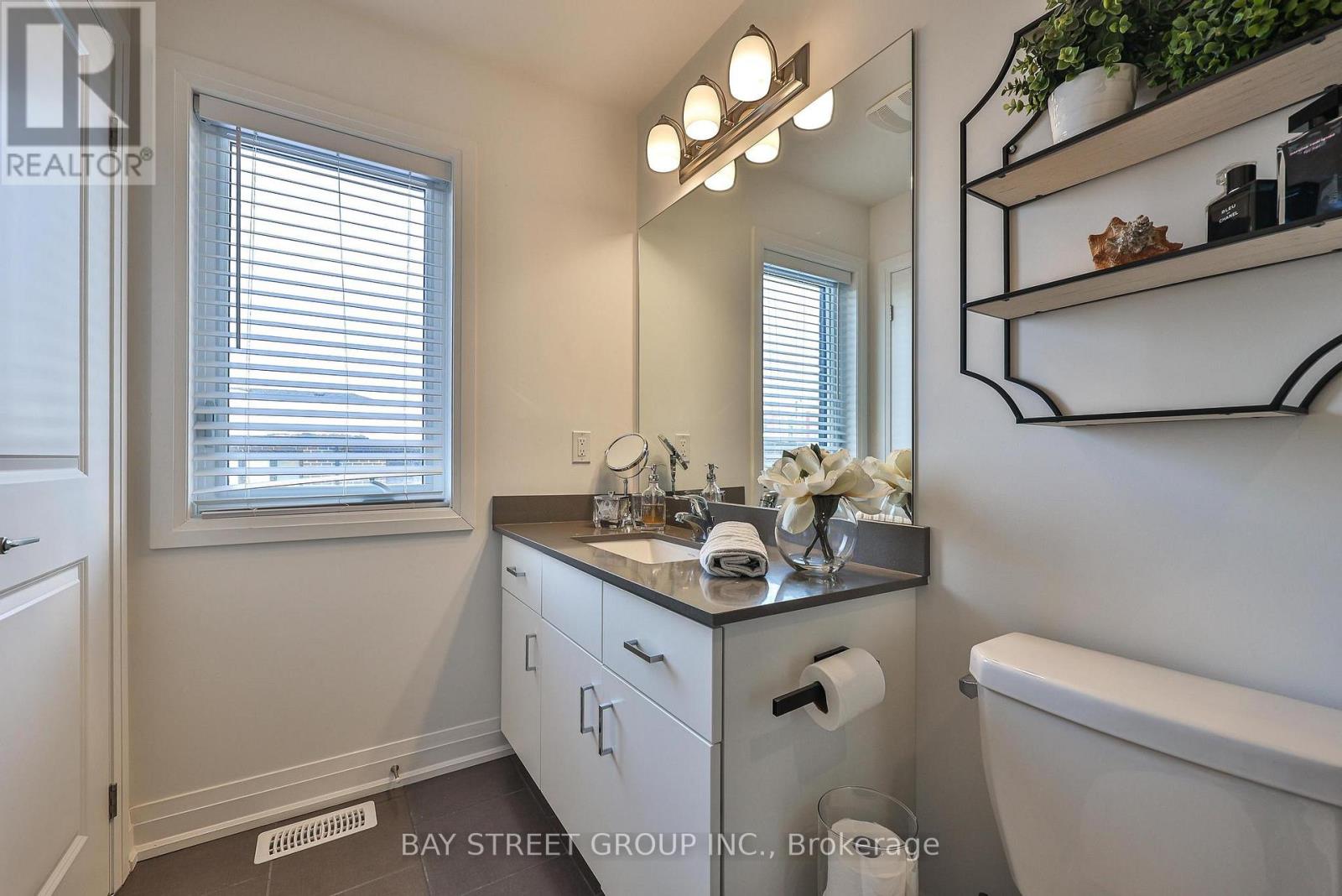 75 Windtree Way, Halton Hills, Ontario  L7G 0P6 - Photo 4 - W12783760