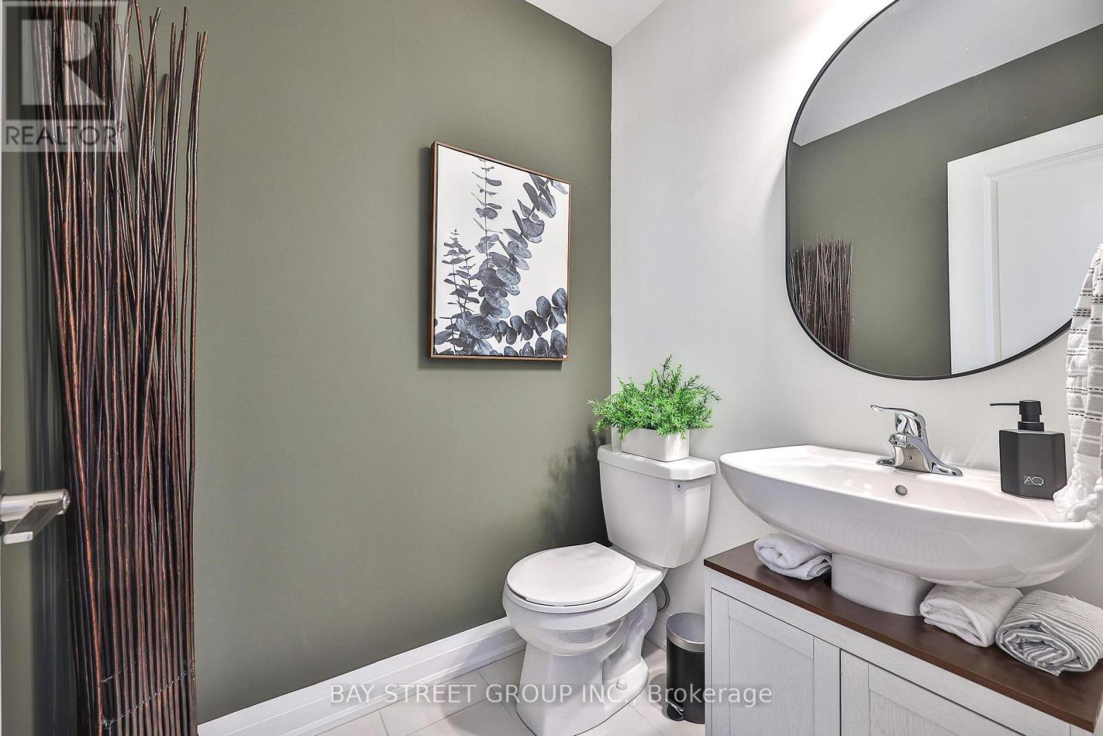 75 Windtree Way, Halton Hills, Ontario  L7G 0P6 - Photo 8 - W12783760