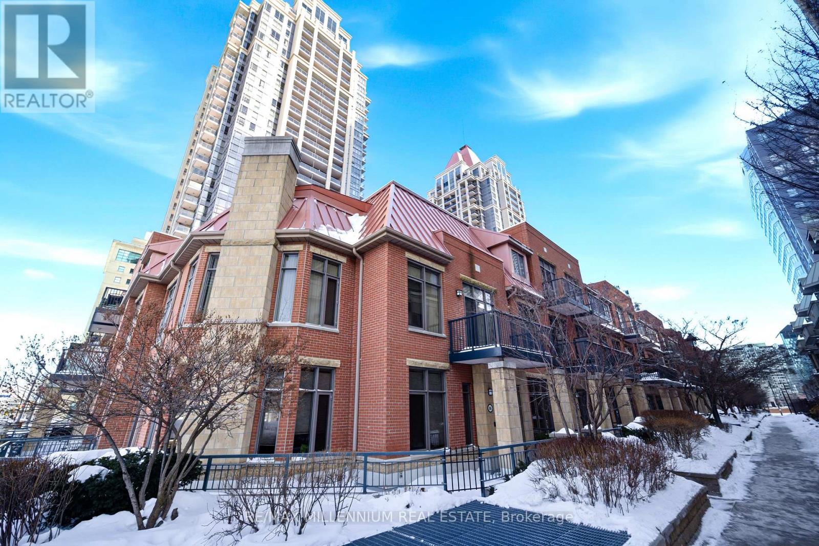 105 - 330 Princess Royal Drive, Mississauga, Ontario  L5B 4M8 - Photo 2 - W12783822