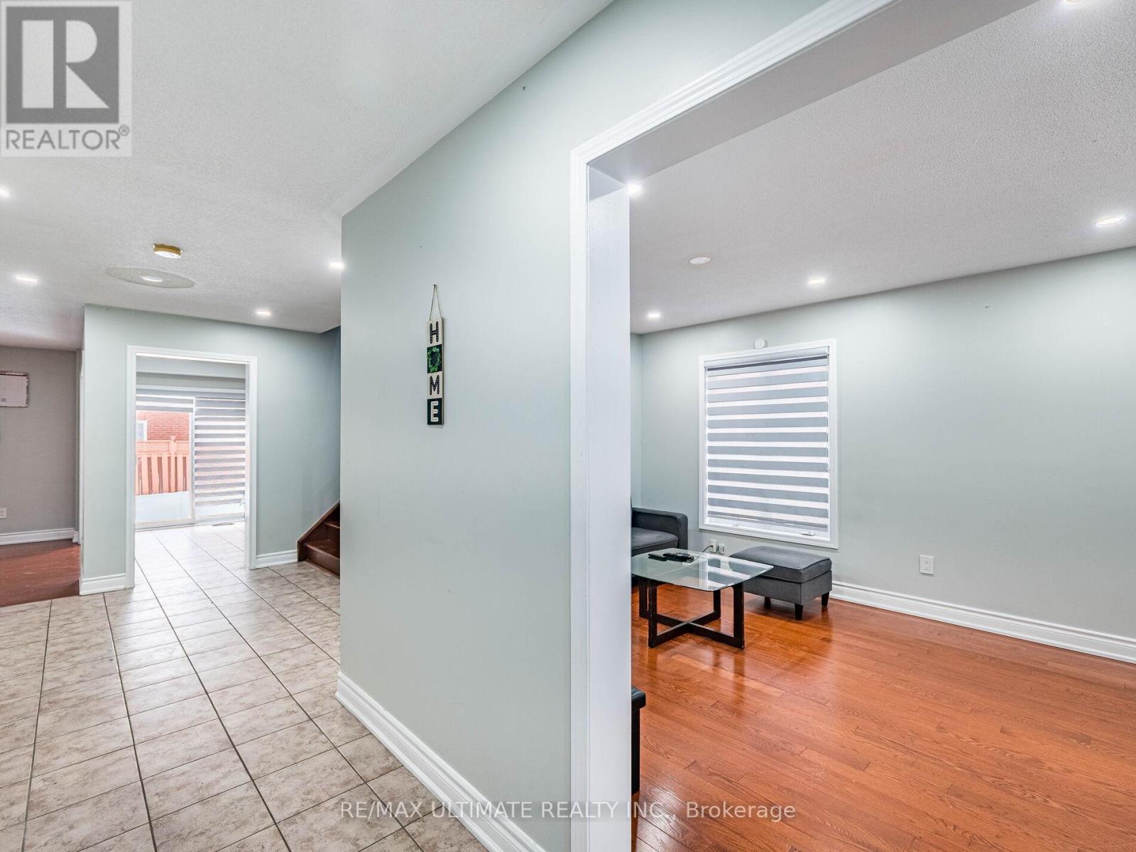 22 Beresford Crescent, Brampton, Ontario  L6P 2M2 - Photo 6 - W12783870