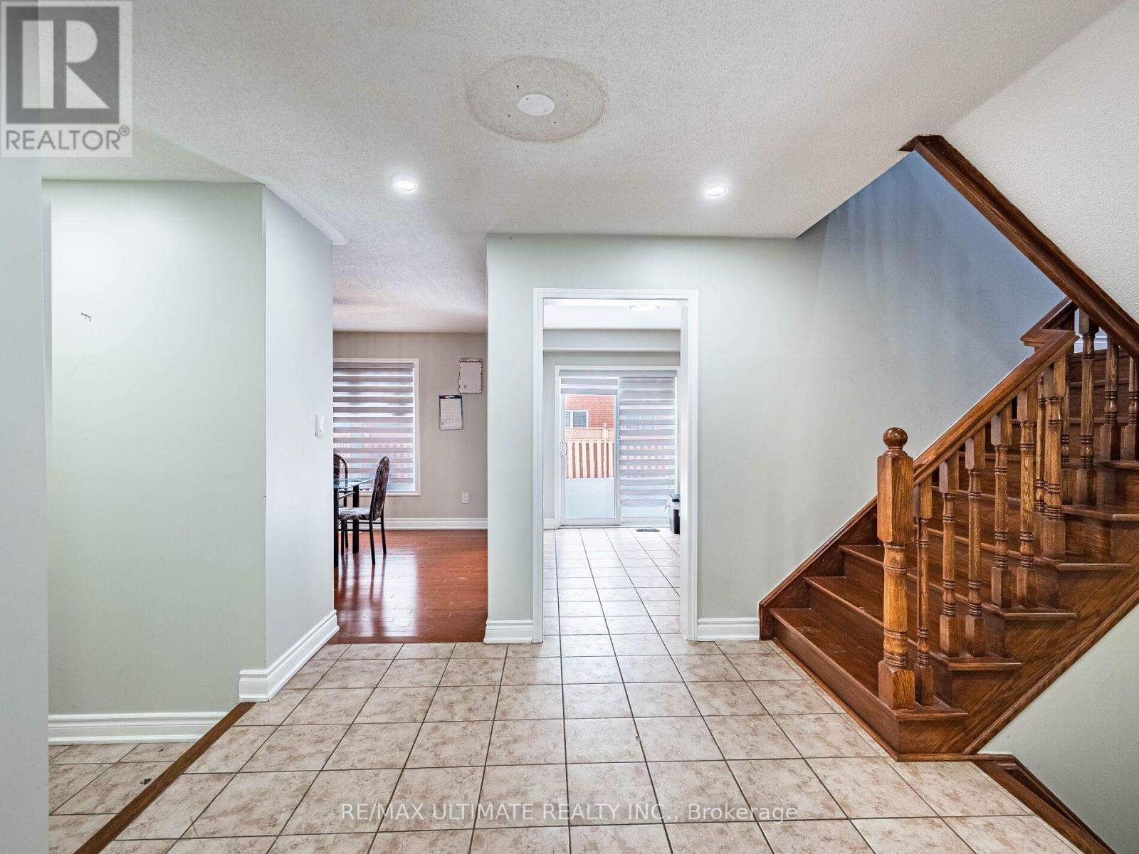 22 Beresford Crescent, Brampton, Ontario  L6P 2M2 - Photo 8 - W12783870