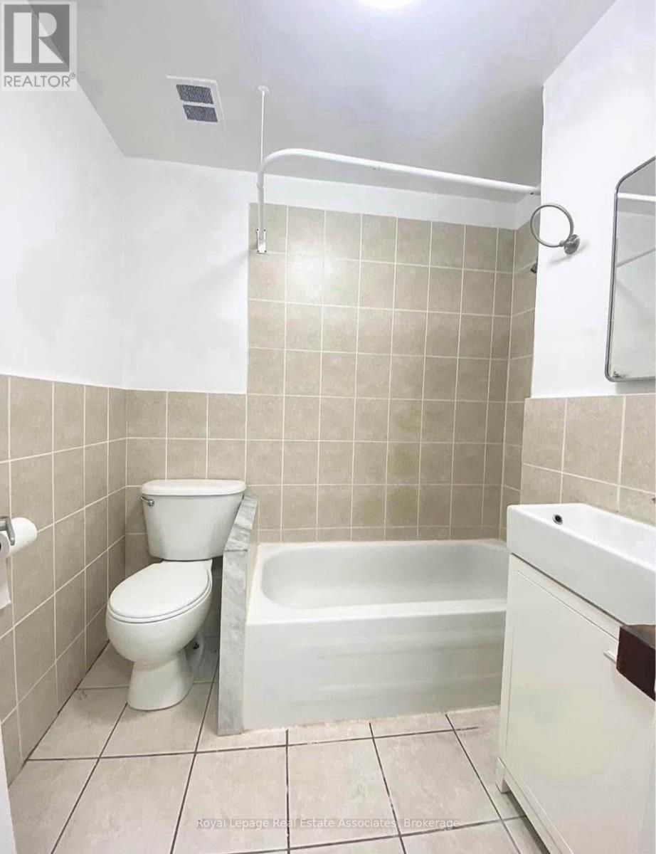 3 - 237 Lakeshore Road E, Mississauga, Ontario  L5G 1G8 - Photo 10 - W12783886